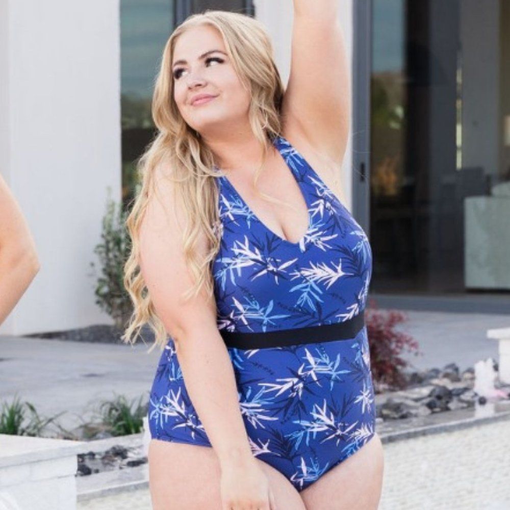 NWT 2XL: Full Coverage, Supportive One Piece Swimsuit in Blue Palm Print